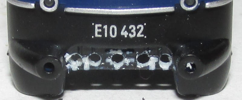 Kupplungshaken und Bremsschluche fr Hobbytrain E 10.3, Bild 5 / coupling hook and brake hoses for Hobbytrain E 10.3, picture 5