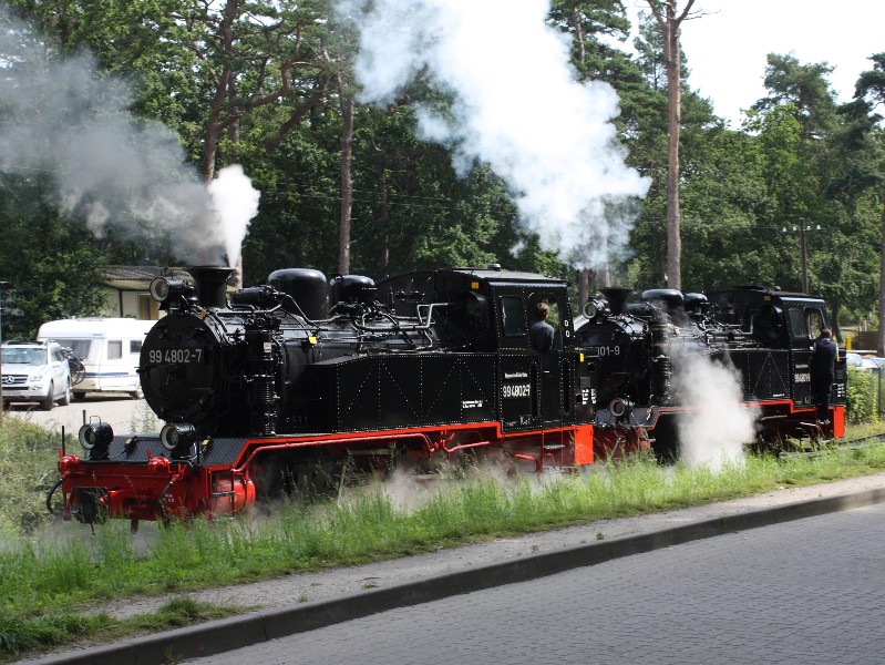 Abbildung der Lokomotiven 99 4802-7 und 99 4801-9