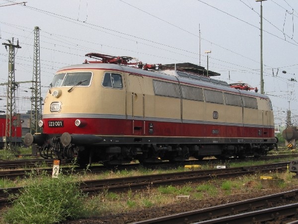 Abbildung der Lokomotive E 03 001