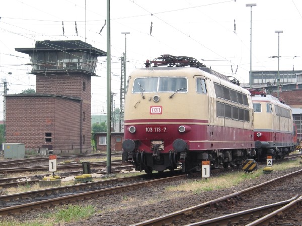 Abbildung der Lokomotiven 103 113-7 + E 03 001