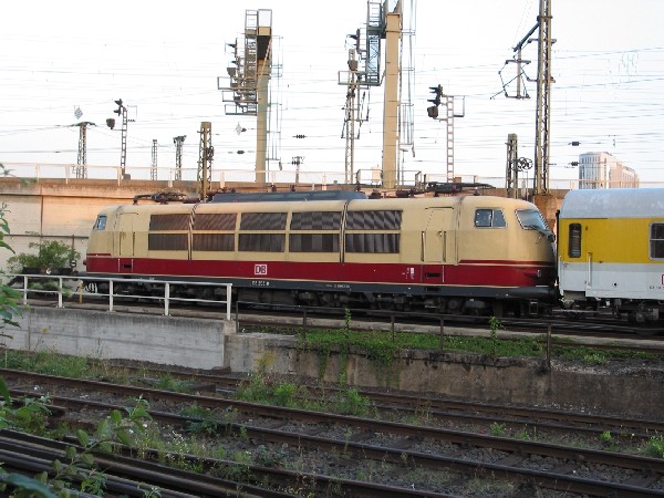 Abbildung der Lokomotive 103 235-8