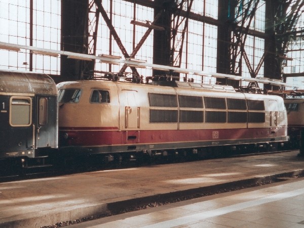 Abbildung der Lokomotive 103 245-7