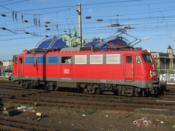 Abbildung der Lokomotive 110 325-8