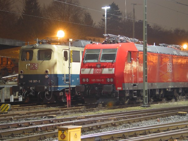 Abbildung der Lokomotiven 140 387-2 + 185 094-0