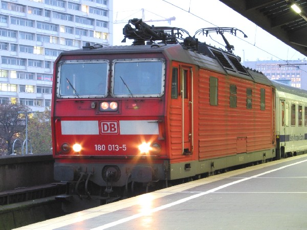Abbildung der Lokomotive 180 013-5