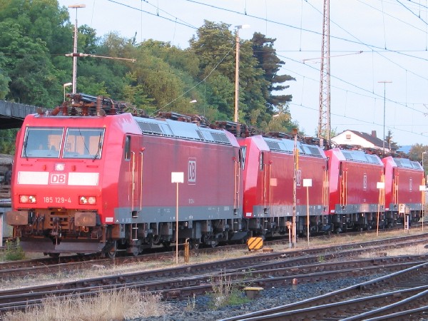 Abbildung der Lokomotiven 185 129-4, 102-1, 144-3 und 119-5