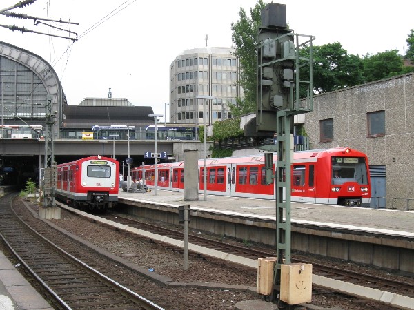 Abbildung eines Triebwagens der Baureihe 472