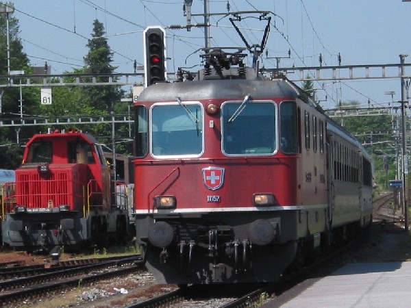 Abbildung der Lokomotive Re 4/4 II 11157 der SBB