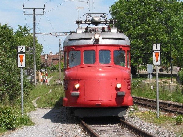 Abbildung des Triebwagens RAe 4/8 1021 der SBB