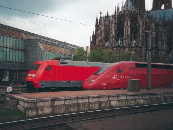 Abbildung des Thalys-Triebwagens 3421
