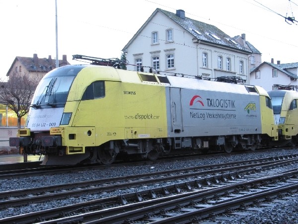 Abbildung der Siemens-Lokomotive ES 64 U2-009 (182 509)