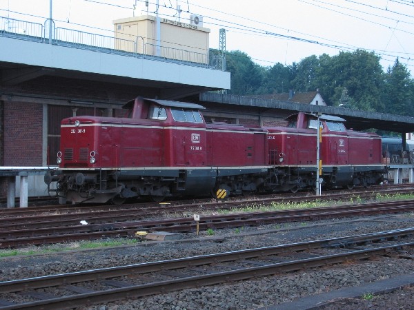 Abbildung der Lokomotiven 212 381-8 + 240-6 der EfW