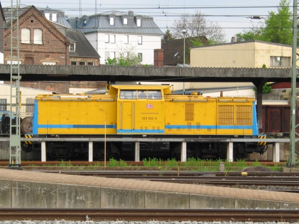 Abbildung der Lokomotive 203 305-8