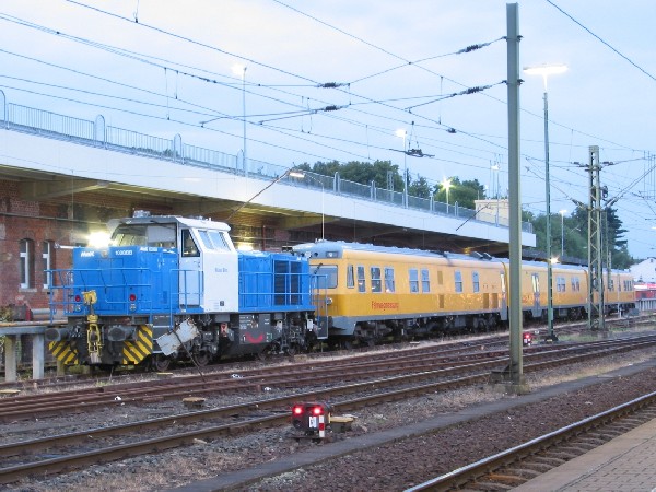 Abbildung des Schienenprüf-Express 719 101-6 / 102-8 + 720 101-5