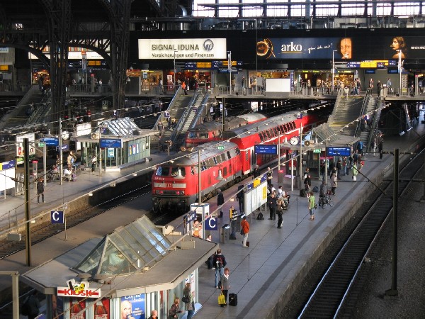 Abbildung des Hauptbahnhofes Hamburg - Innenansicht